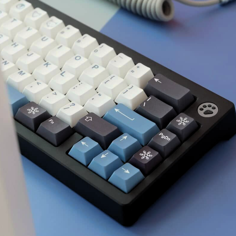 cubierta de teclado personalizada nieve en un teclado mecánico