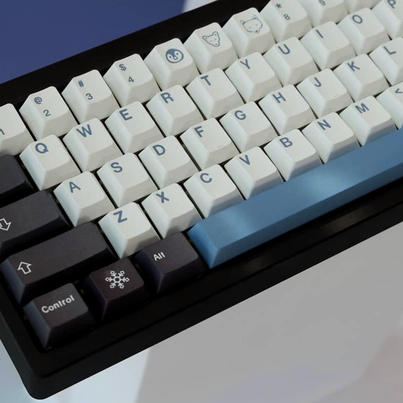 cubierta de teclado personalizada nieve en un teclado mecánico